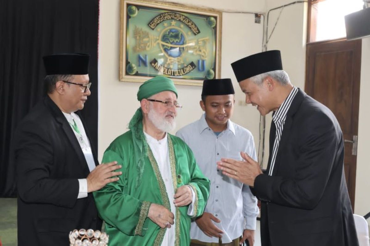 Ganjar dapat amalan khusus dari Syekh Muhammad Fadhil Jailani