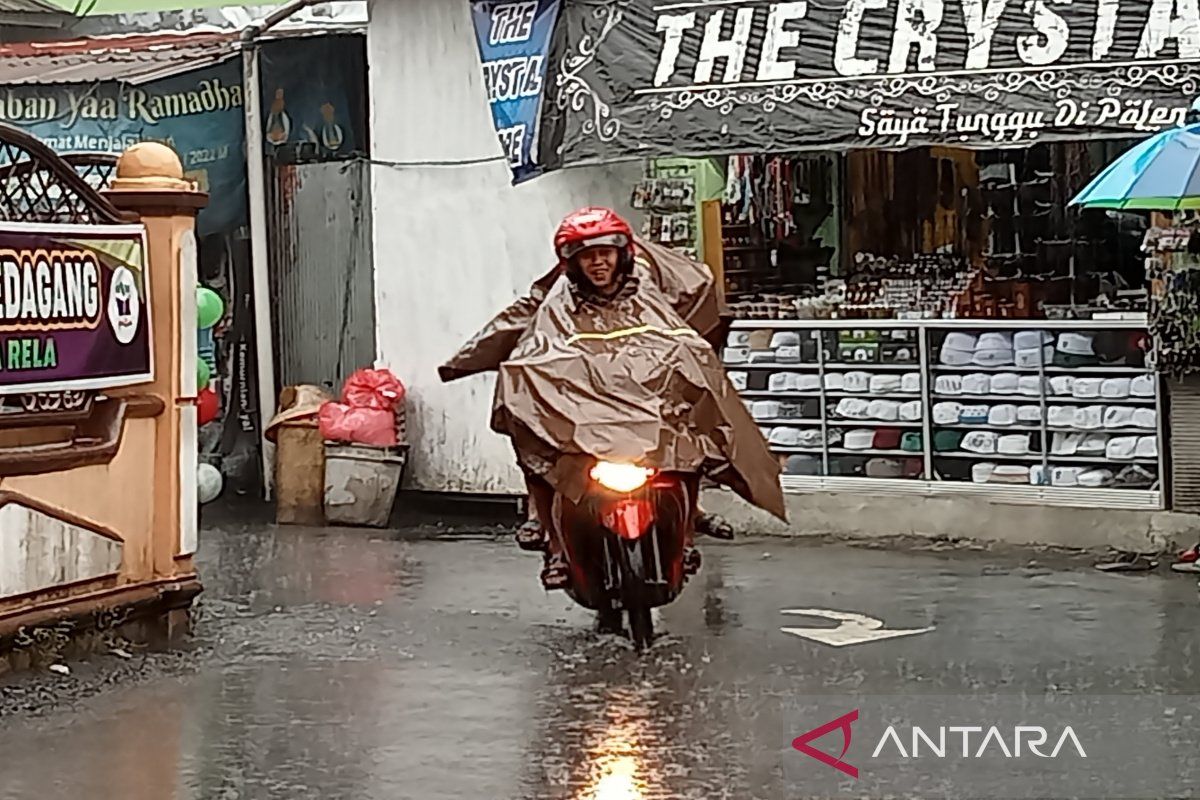 Akhirnya hujan deras mengguyur Kota Banjarmasin