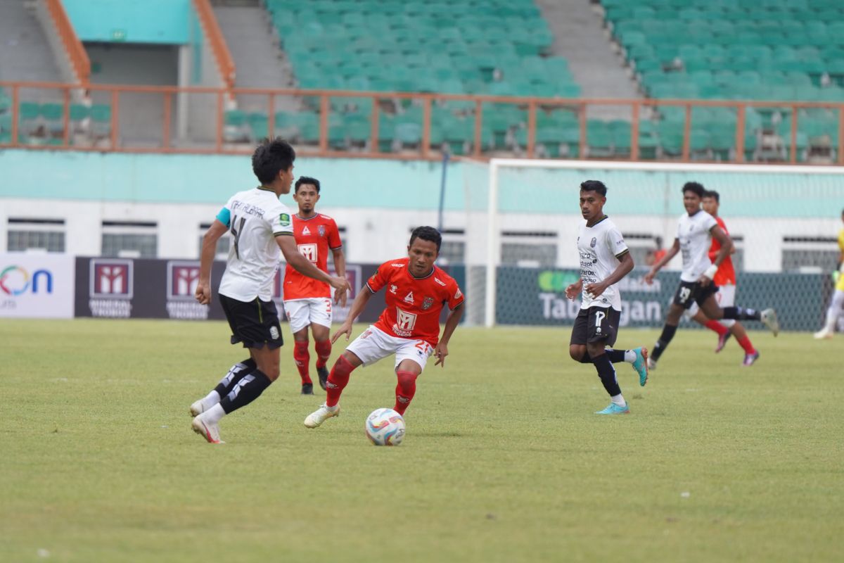 Hasil pertandingan malut united vs persis solo yakob and yance