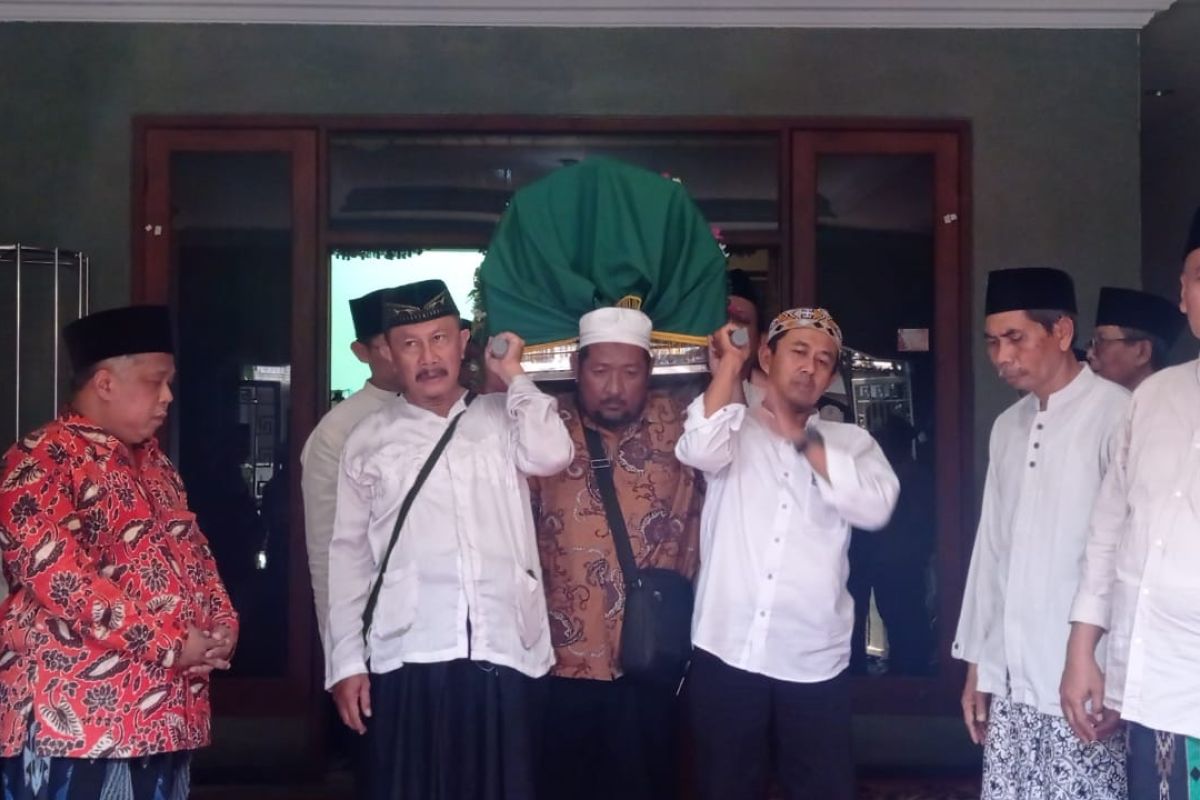 Tokoh NU - politikus senior Jatim Cak Anam wafat