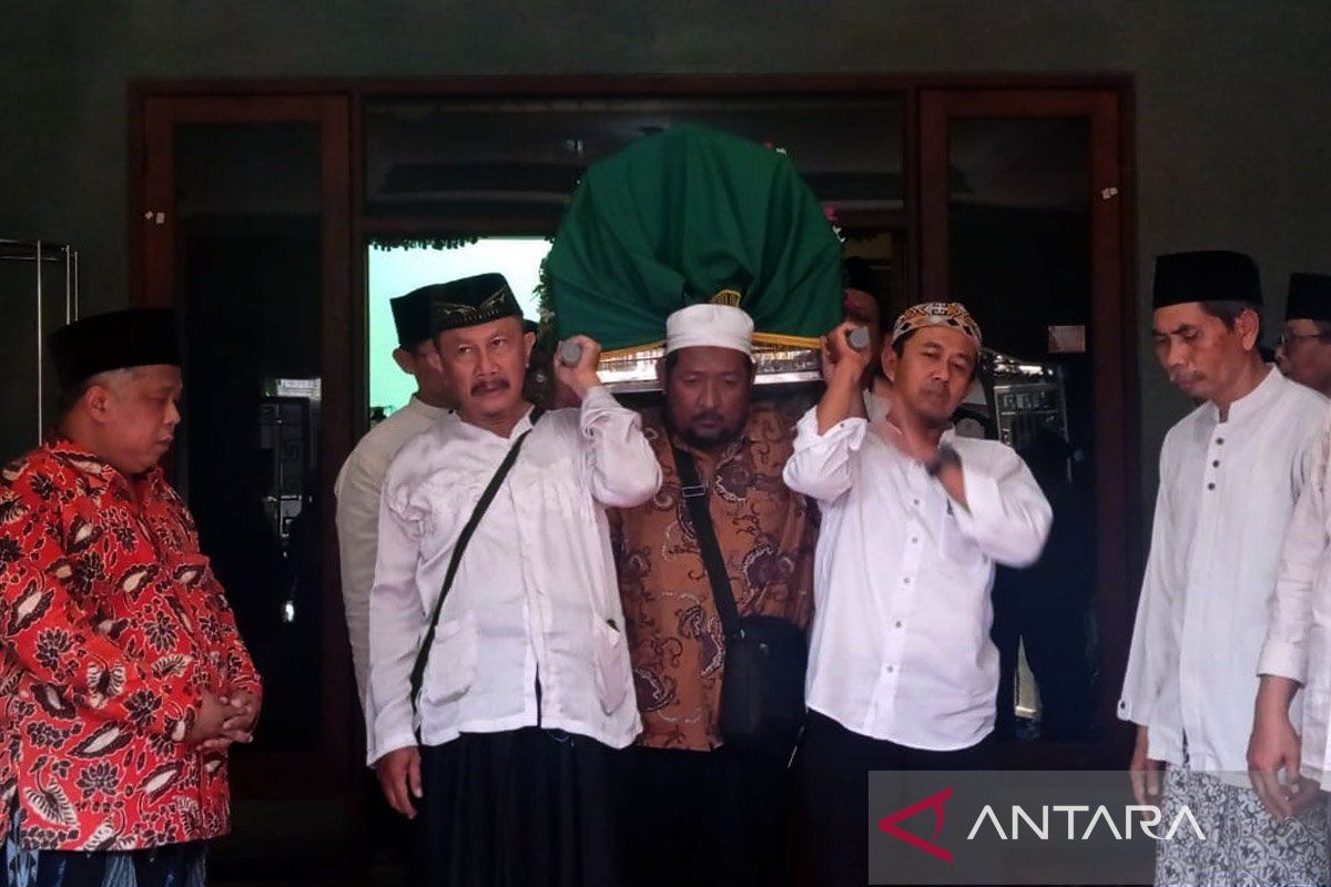 Tokoh NU dan politikus senior Jawa Timur Cak Anam tutup usia