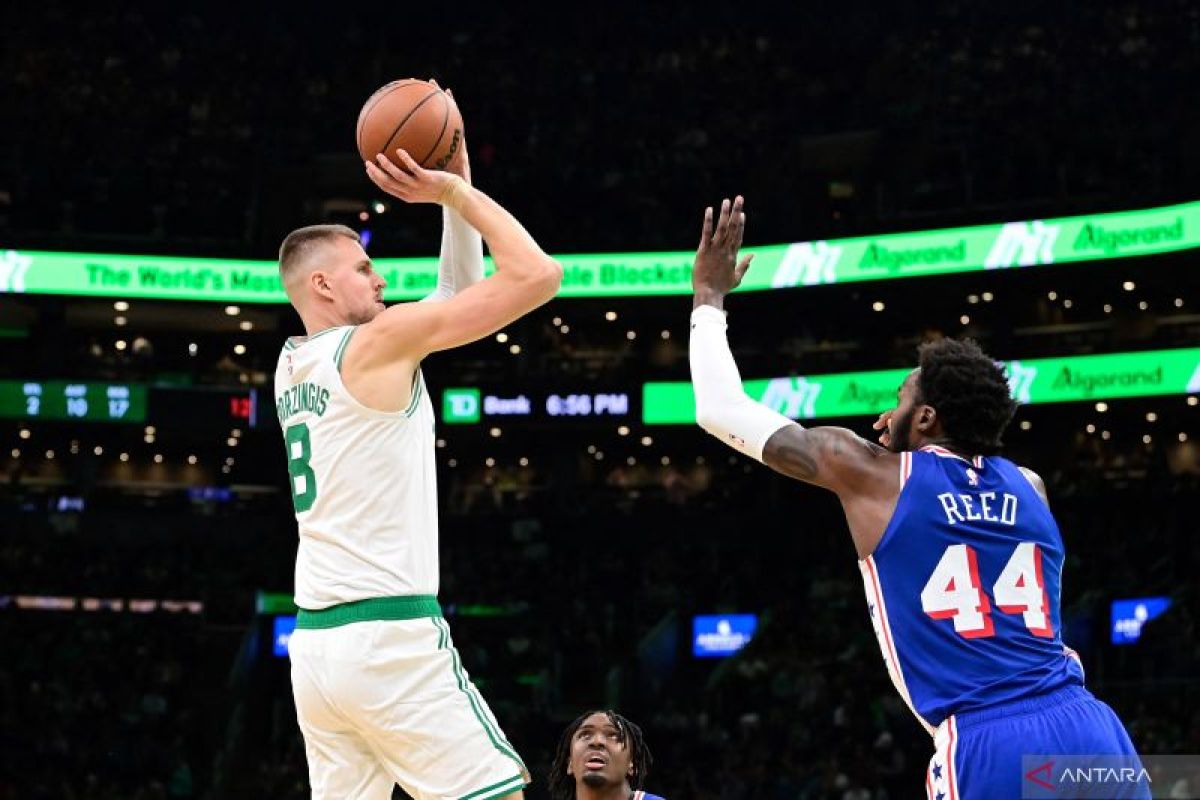Porzingis bantu Celtics buka kemenangan perdana musim NBA 2023-2024