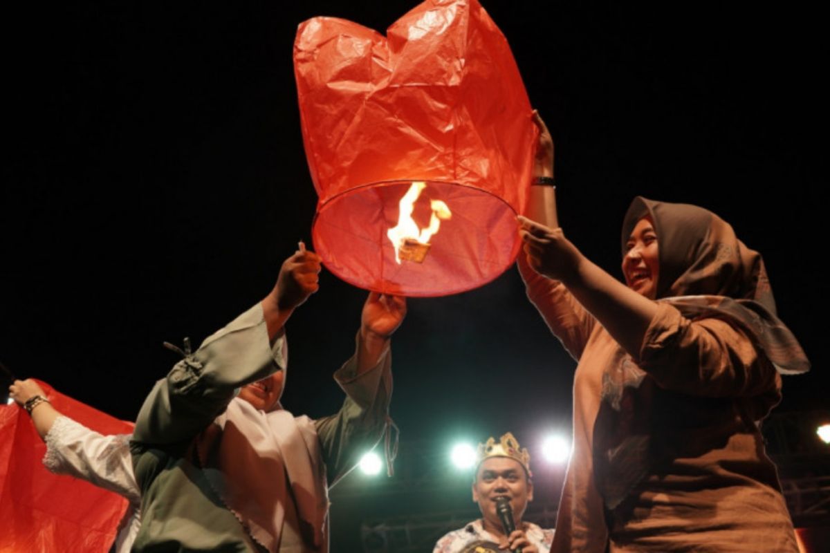 Festival Lampion Gumuk Pasir Parangtritis dongkrak kunjungan wisatawan