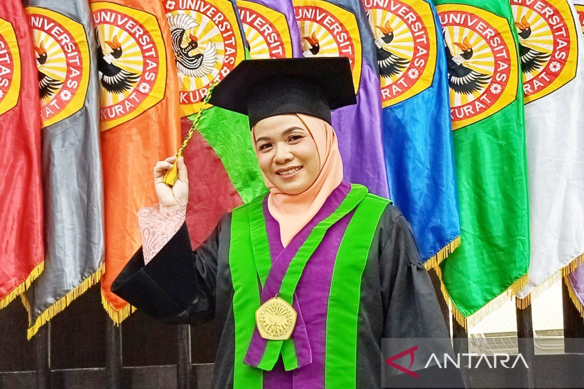 Rusma Noortyani, perempuan pertama Profesor Bahasa Indonesia di ULM