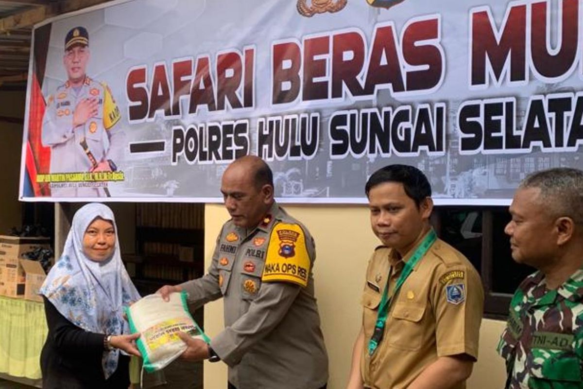 Safari beras murah Polres HSS di Polsek Kandangan sediakan seribu karung