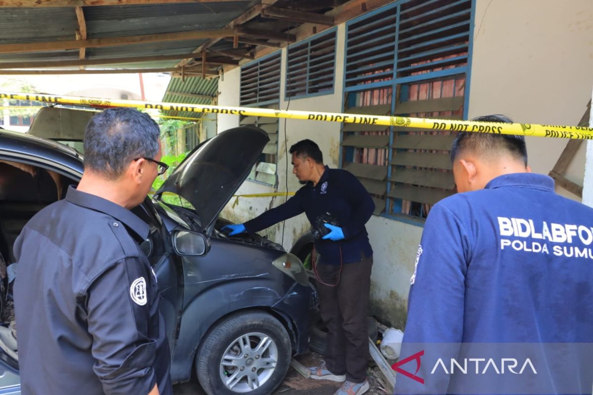 Polres lakukan olah TKP kasus pembakaran mobil Ketua LPA Labuhanbatu