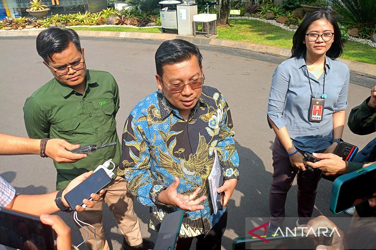 Jokowi minta beras Bulog segera dilepas ke pasar guna kendalikan harga