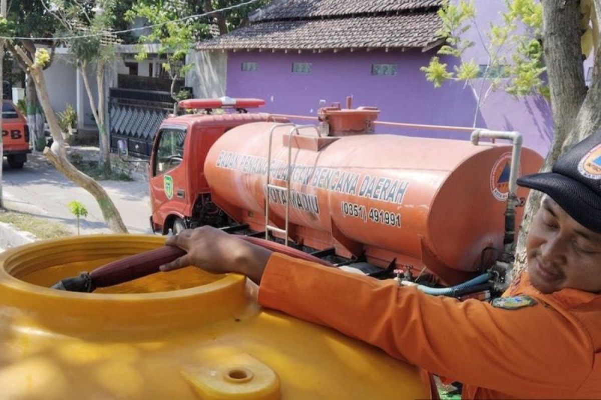 BPBD Kota Madiun distribusikan bantuan air bersih di dua kelurahan