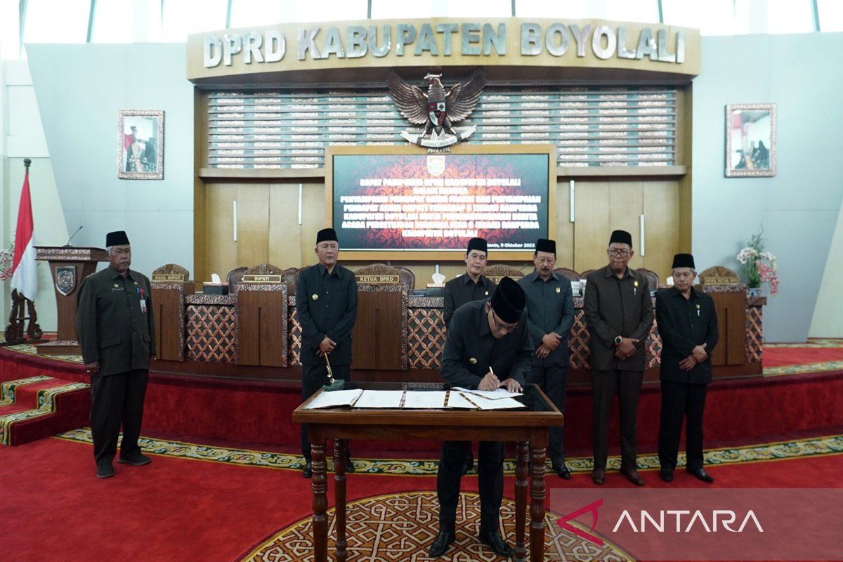 Bupati dan tiga fraksi DPRD Boyolali setujui 6 Ranperda jadi  Perda