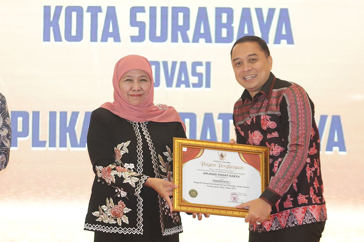 Pemkot Surabaya raih dua penghargaan 