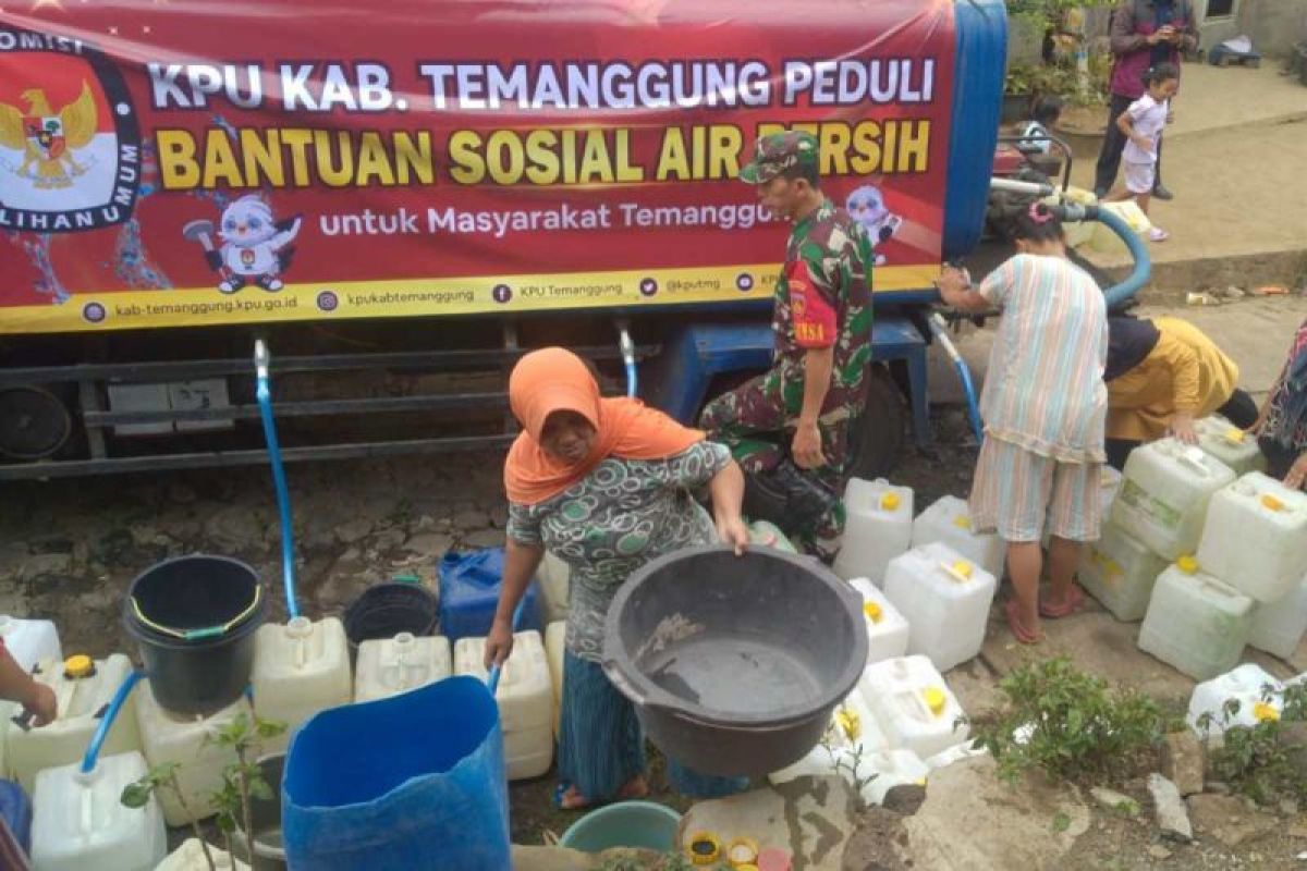 KPU Temanggung bantu 34 tangki air bersih di daerah  kekeringan