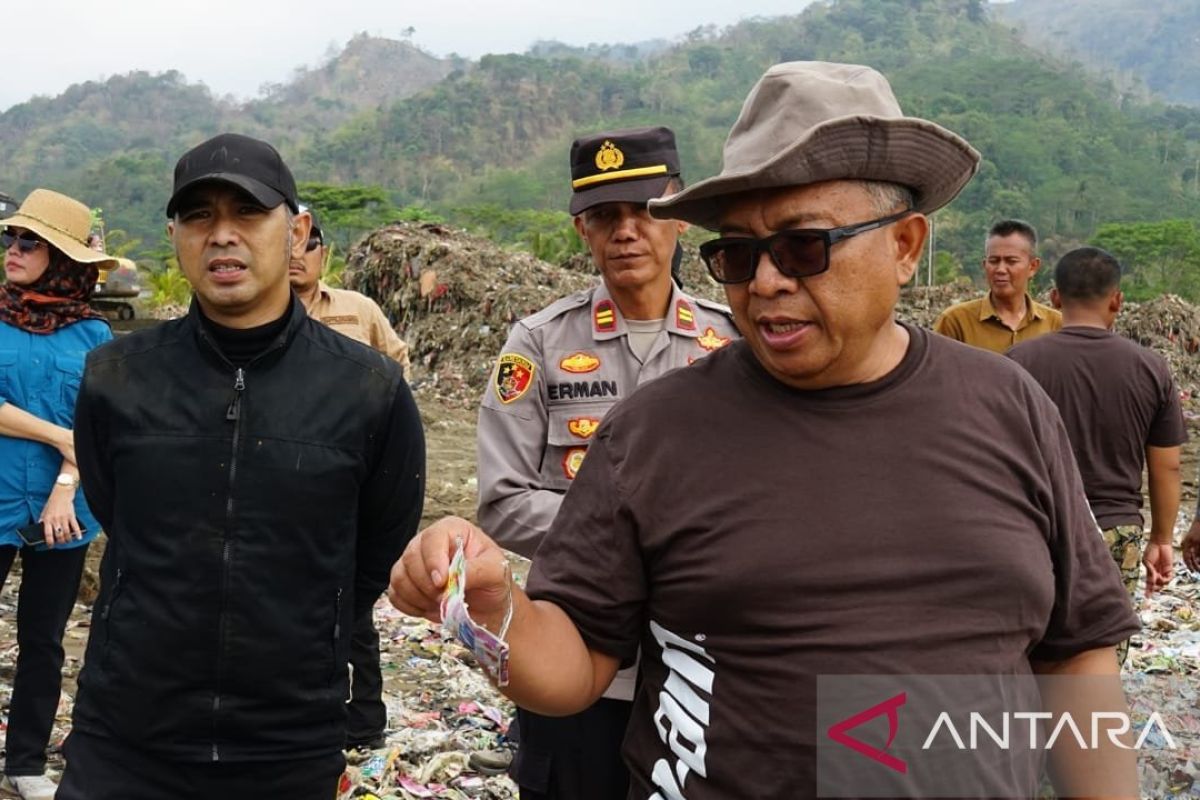 Pemkab Sukabumi berlakukan sanksi pembuang sampah sembarangan di pesisir pantai
