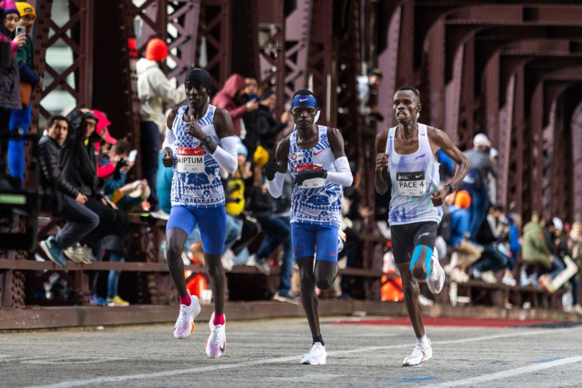 Pelari Kenya pecahkan rekor dunia maraton di ajang Chicago Marathon