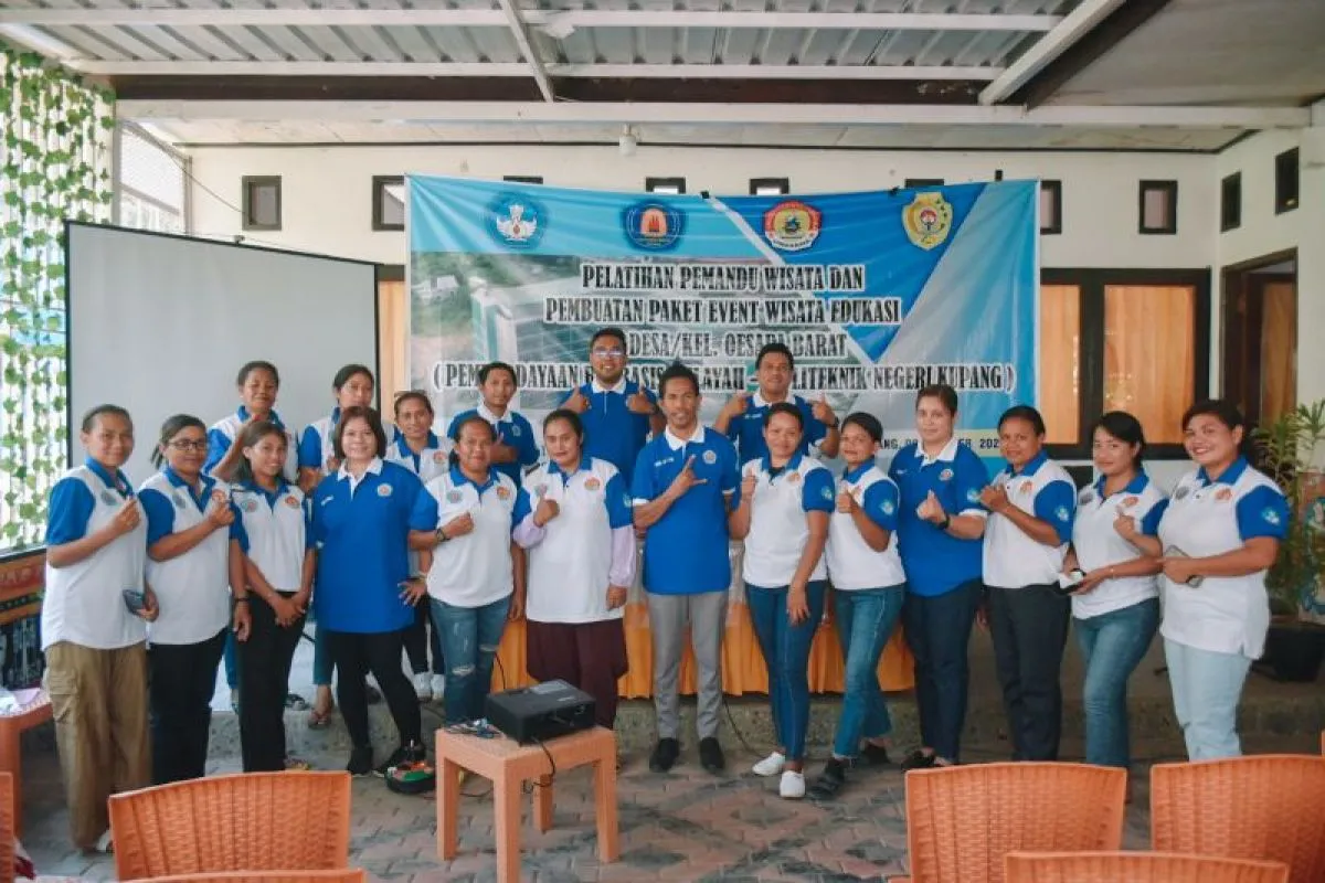 Poltek Negeri Kupang latih warga Oesapa Barat menjadi pemandu wisata