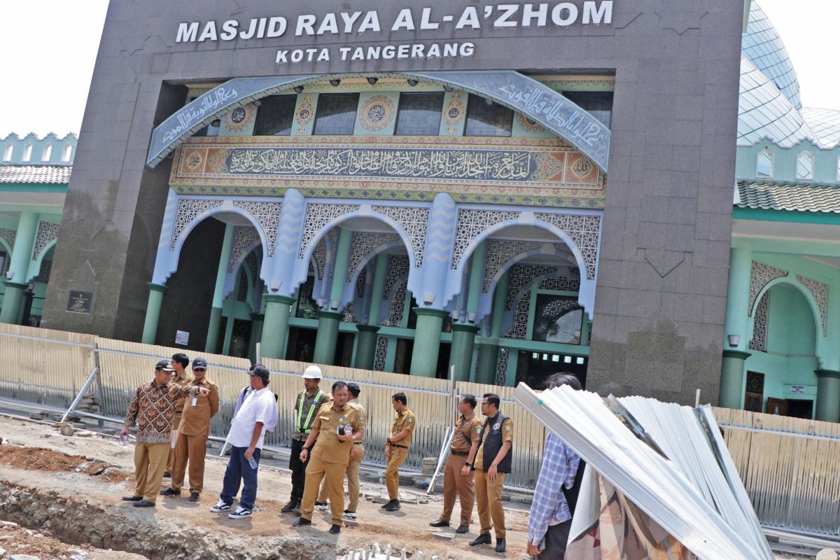 Pemkot Tangerang pantau langsung pembangunan payung di Masjid Raya Al-Azhom