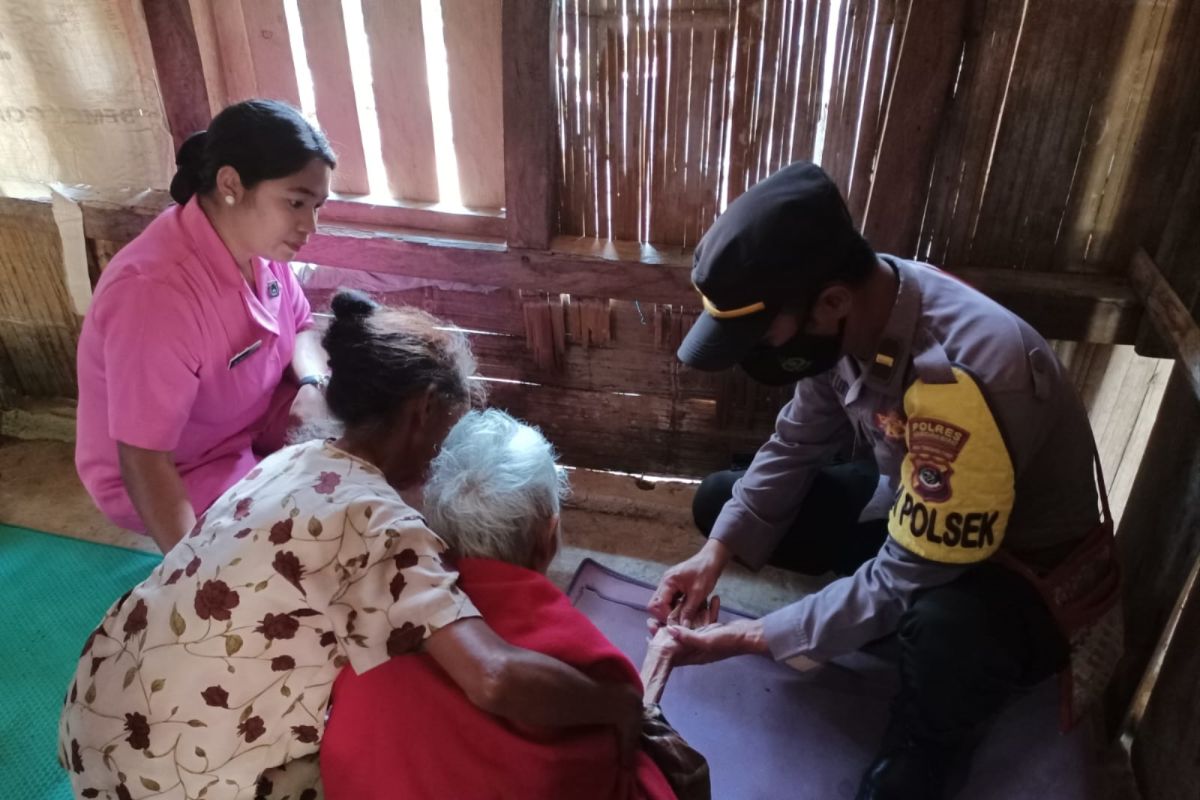 Polres Mabar salurkan bantuan bagi korban kebakaran di Kuwus