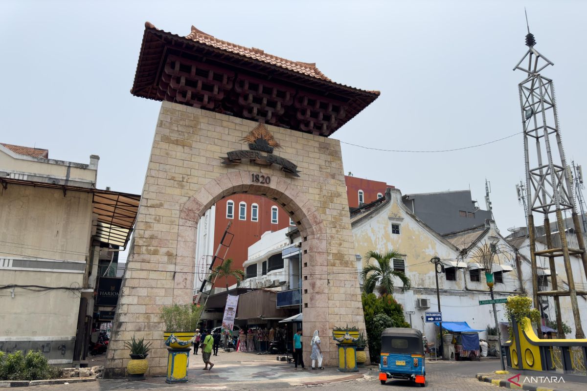 Merangkum sejarah Pasar Baru sejauh 4 kilometer dalam 3 jam