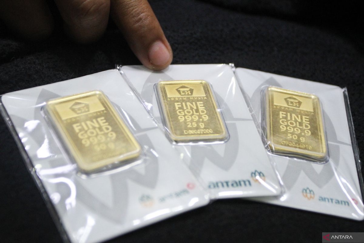Harga emas Antam turun jadi Rp1,095 juta per gram
