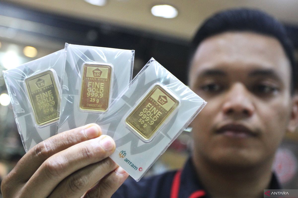 Info harga emas Antam, naik Rp5.000 per gram