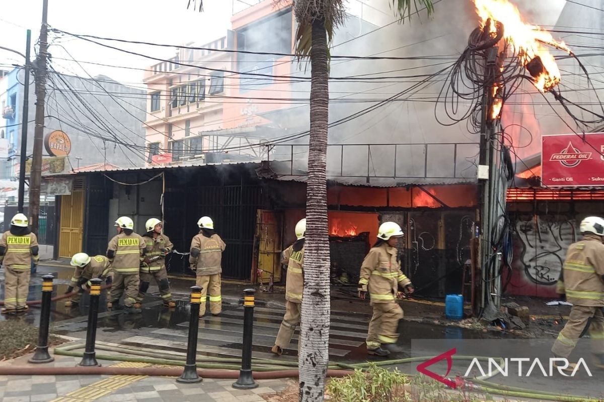 Dua unit bangunan di Pulogadung ludes terbakar
