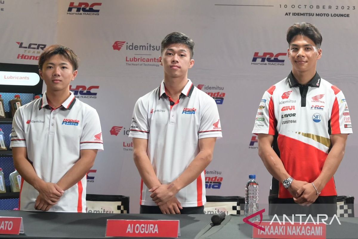 Pembalap Moto2 Ai Ogura nikmati soto jelangbalapan di Mandalika