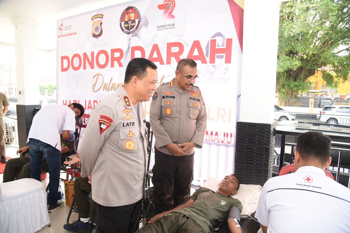 Aksi donor darah Polda Maluku  berhasil himpun  100 kantong