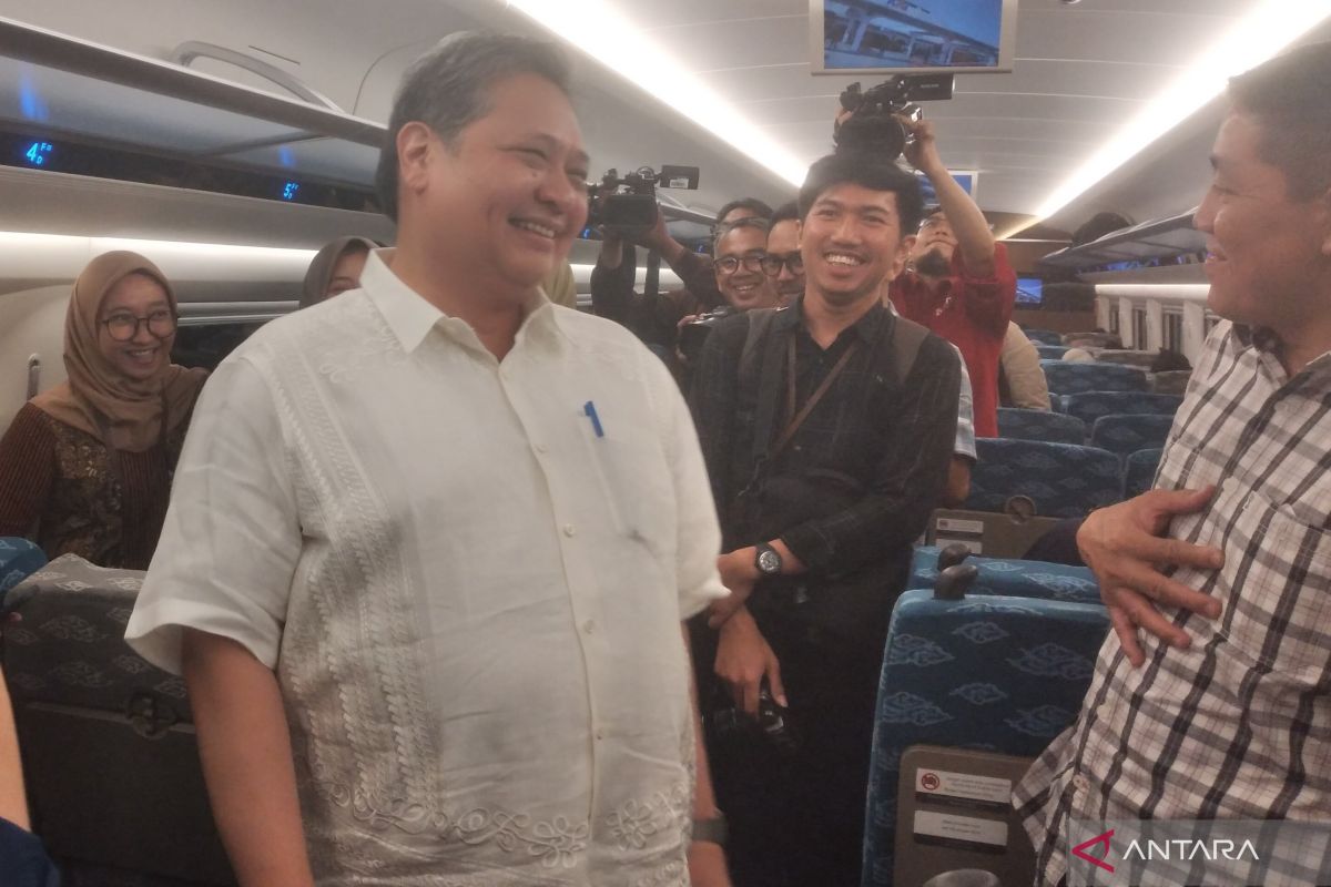 Menko Perekonomian Airlangga coba kereta cepat Jakarta-Bandung