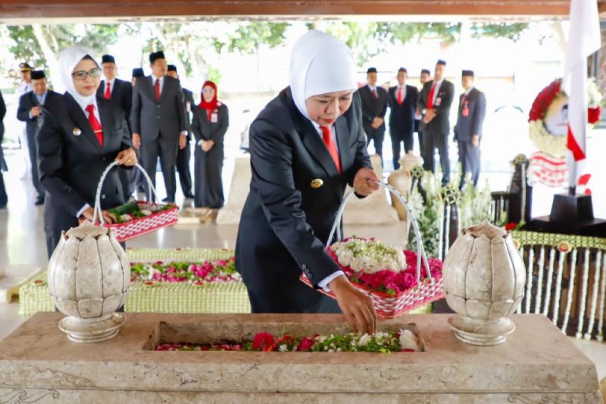Hari Jadi Ke-78 Jatim, Gubernur Khofifah berziarah ke makam Bung Karno