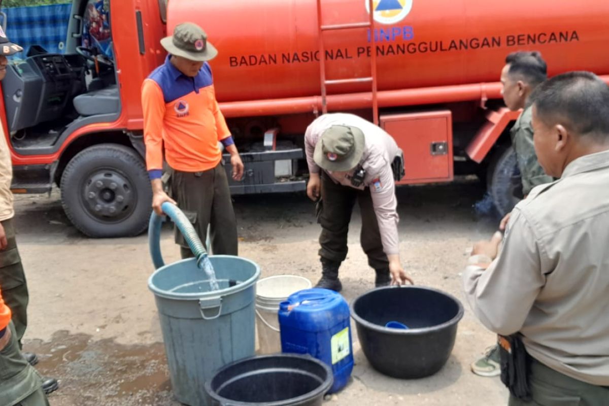 BPBD Padang salurkan air bersih untuk warga terdampak kekeringan
