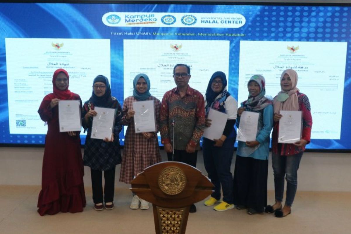 Pusat Halal Unair serahkan 1.974 sertifikat gratis untuk UMKM