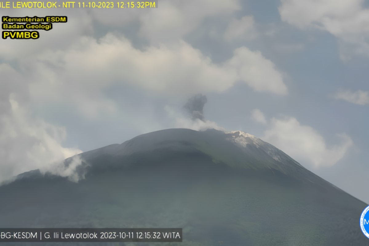PVMBG rekam dua erupsi vulkanik di Gunung Ili Lewotolok