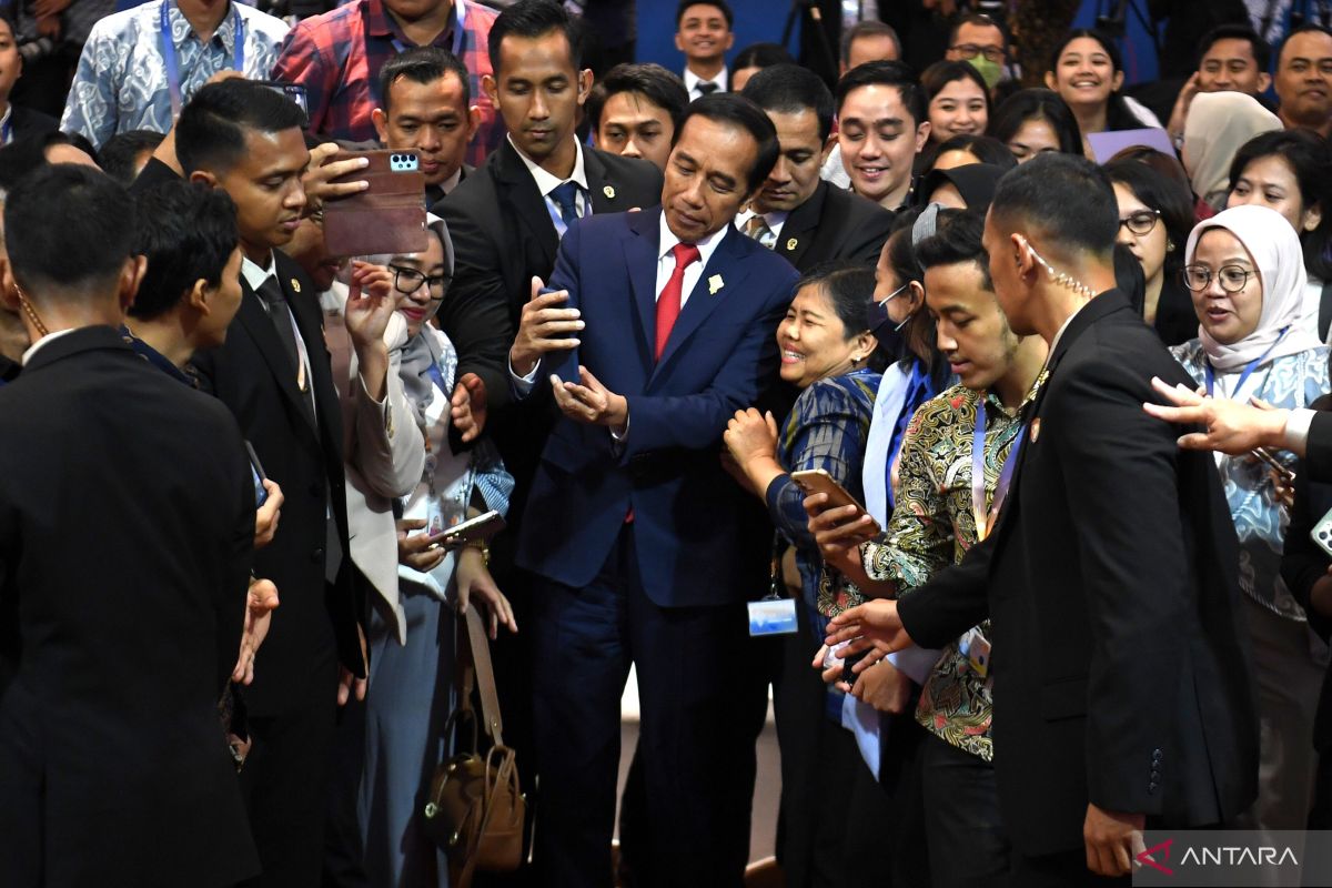 Politik sepekan, KTT AIS Forum hingga Projo dukung Prabowo