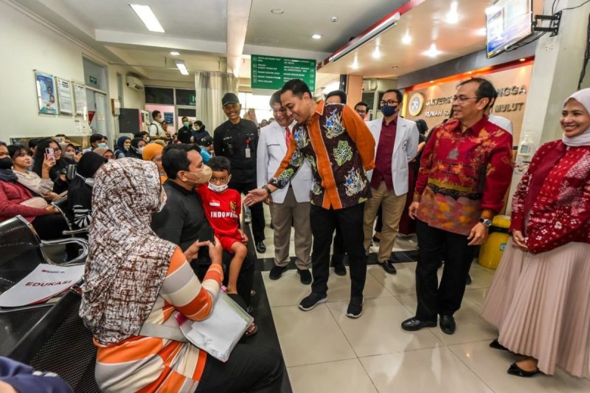 Pemkot Surabaya bersama FKG Unair terjun ke sekolah atasi karies gigi