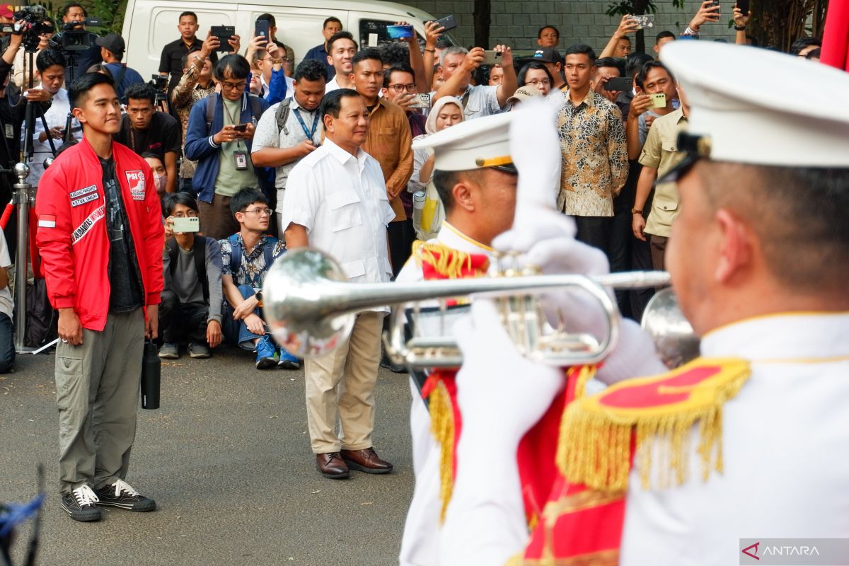 Kehadiran Kaesang di kediaman Prabowo disambut marching band Gerindra
