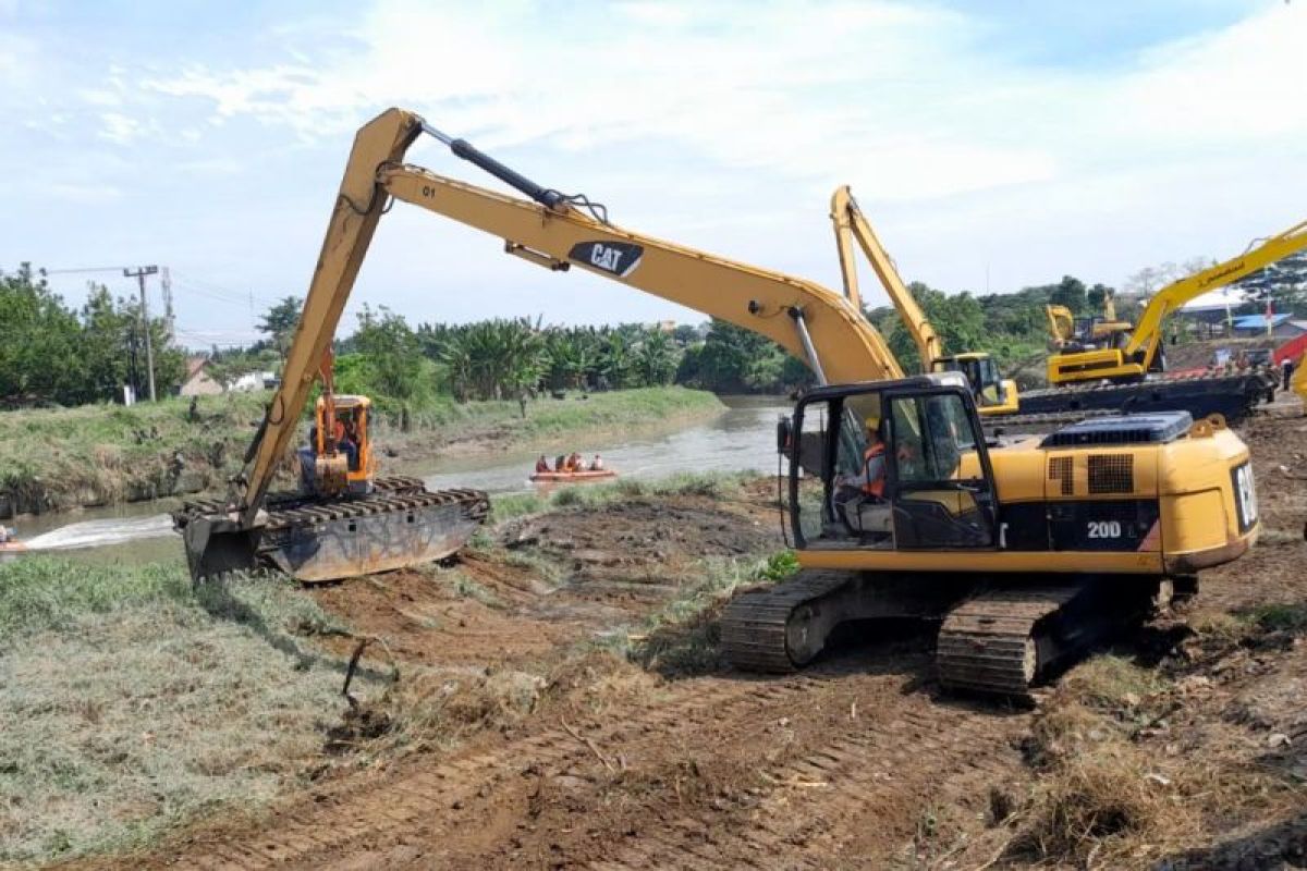 Pemkot Medan - TNI  AD bersihkan 11.450 meter bantaran Sungai Deli