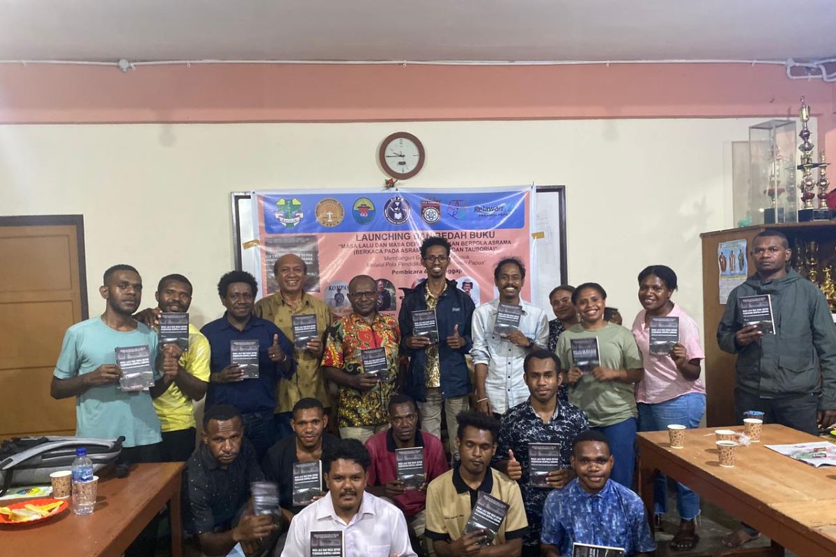 Pemuda Katolik bedah buku pendidikan berpola asrama di Papua