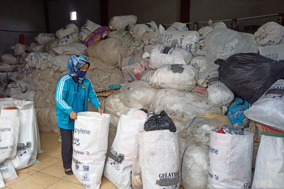 Pengelolaan sampah terpadu Chandra Asri diapresiasi Pemkab Serang
