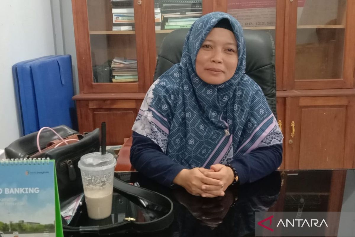 Dinsos Mukomuko dampingi pembagian bantuan beras