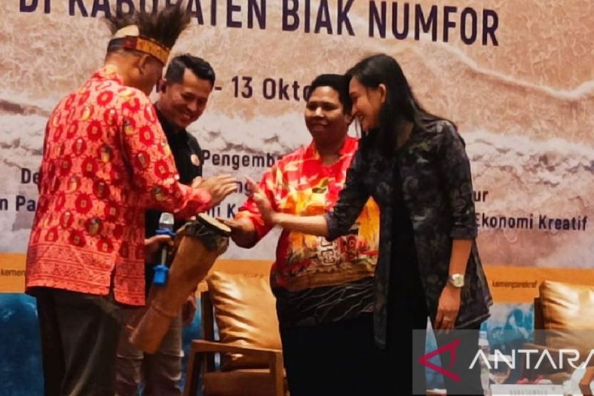 Kemenparekraf berikan bimtek kembangkan kampung wisata di Biak