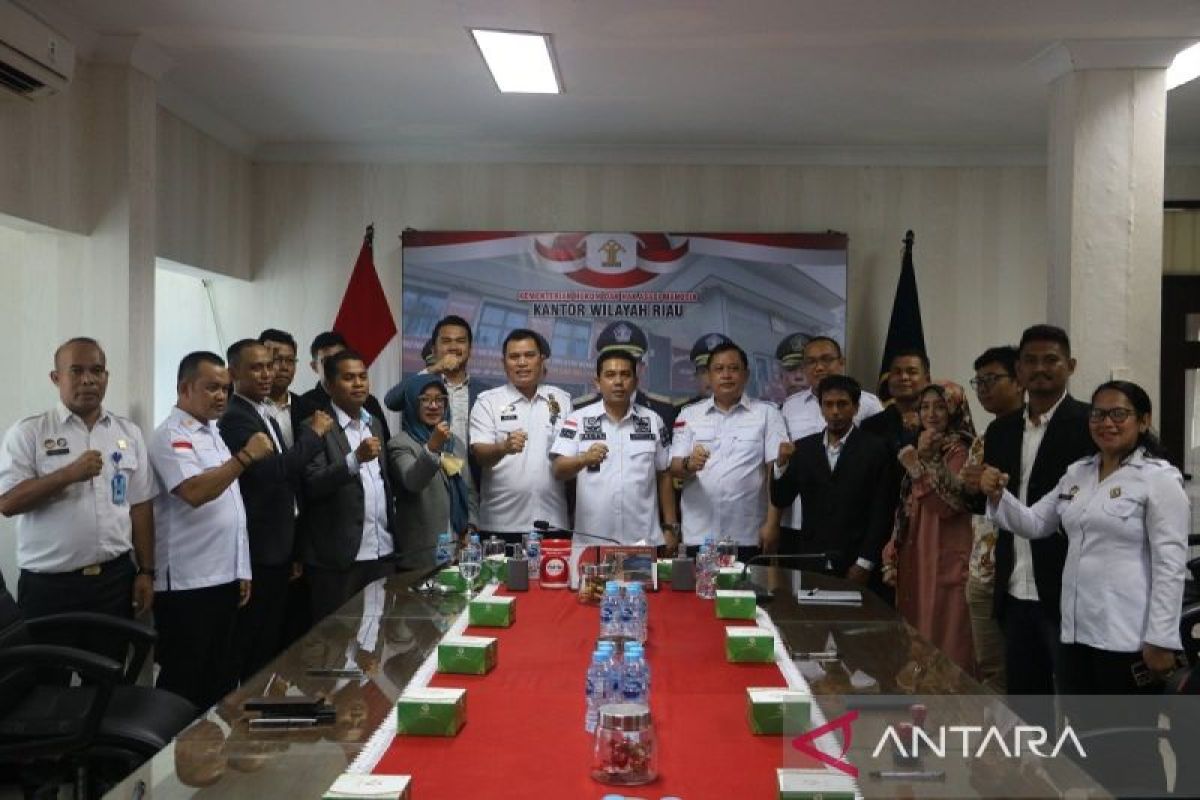 Kanwil Kemenkumham Riau bersama 14 OBH terakreditasi tandatangani Kontrak Addendum