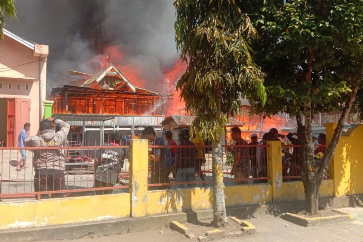 Delapan unit rumah terbakar di Bone telan satu korban