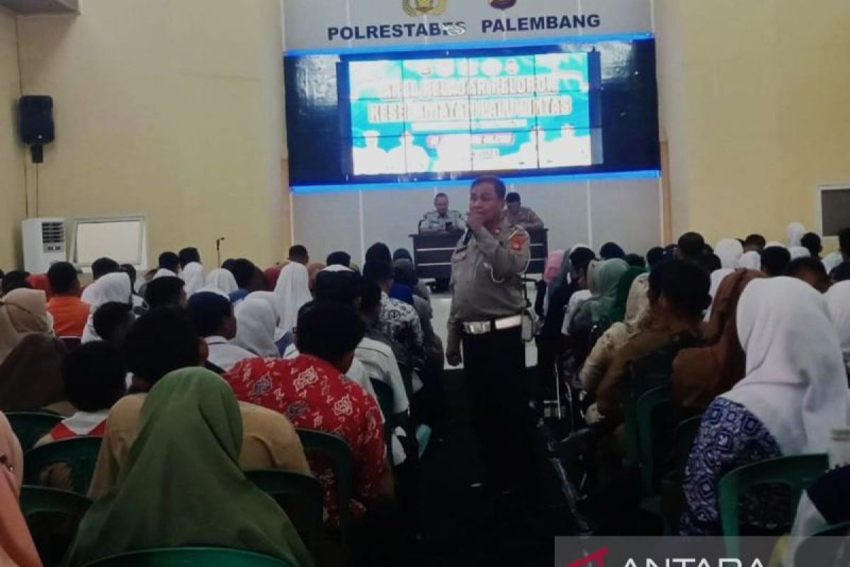 Polrestabes Palembang ajarkan  keselamatan berlalu lintas ke pelajar