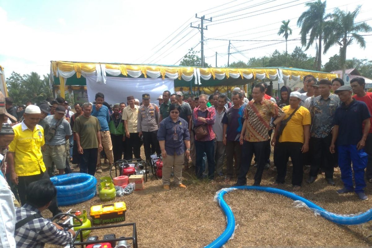 Bangka Babel salurkan 70 mesin pompa air ke petani di Desa Zed