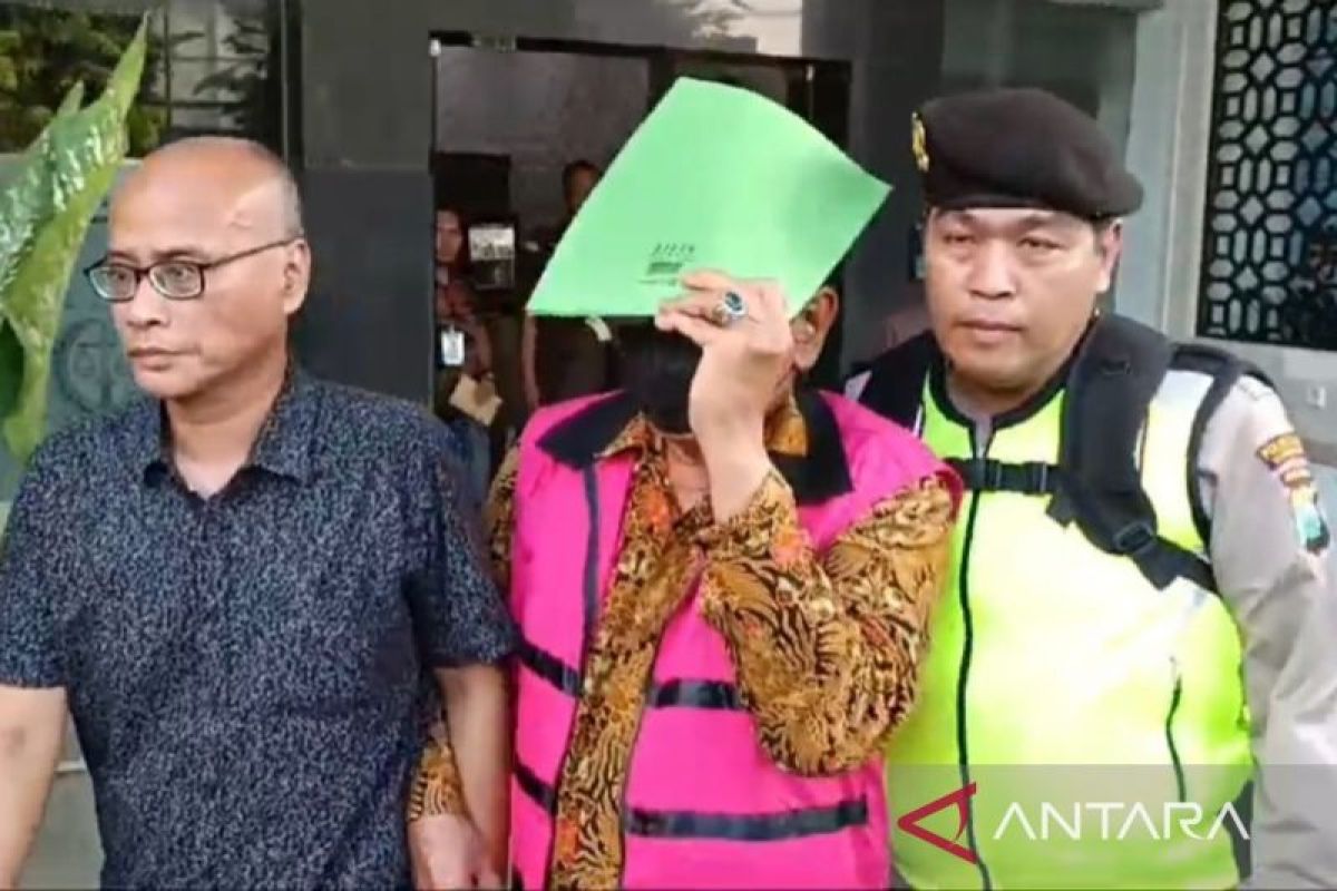 Kejari Perak tetapkan eks Kacab Perinus Surabaya tersangka korupsi