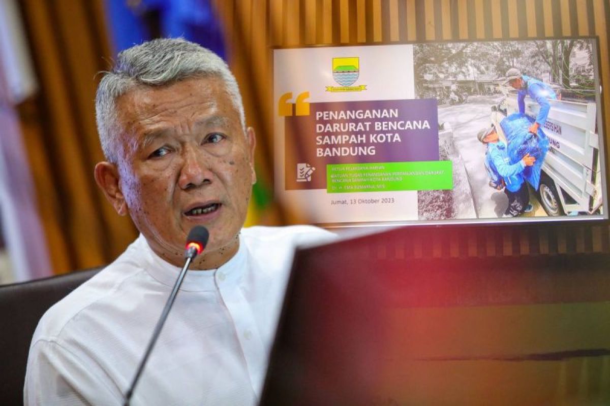 Penjabat Wali Kota Bandung gerakkan semua OPD untuk tangani sampah