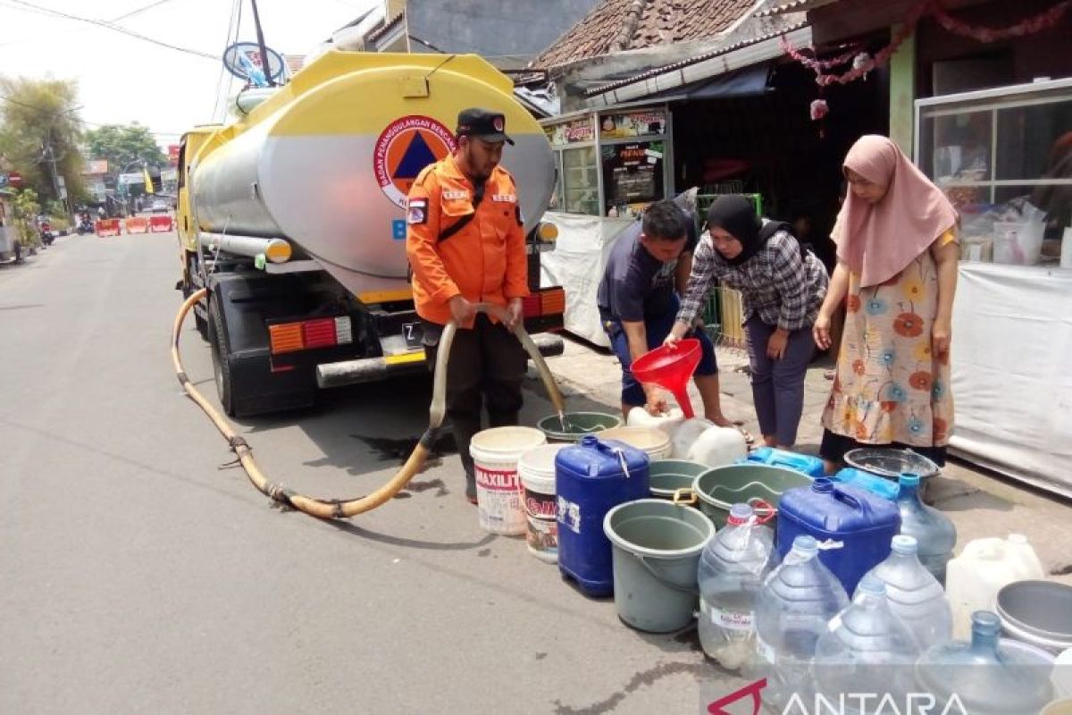 BPBD Kota Cimahi salurkan 600.000 liter air selama musim kemarau