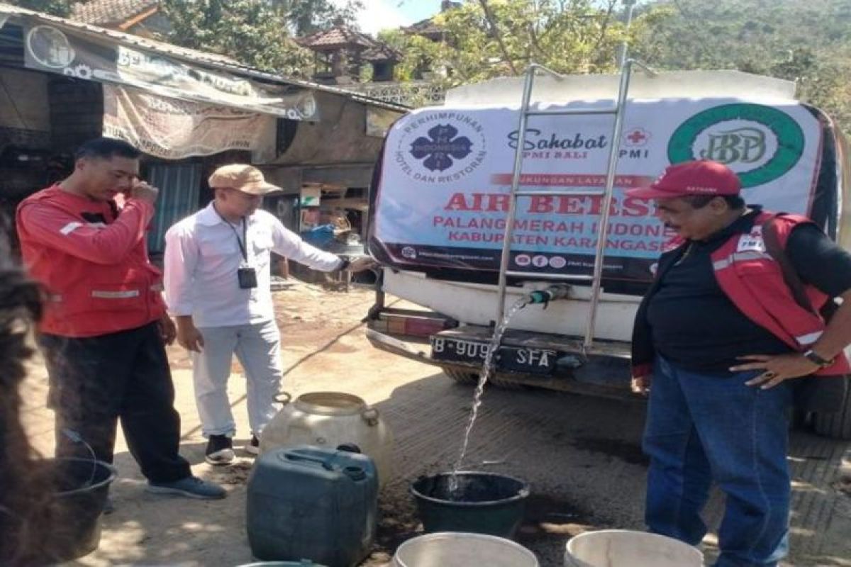 Pemprov Bali distribusikan air bersih ke 117 dusun terdampak kemarau