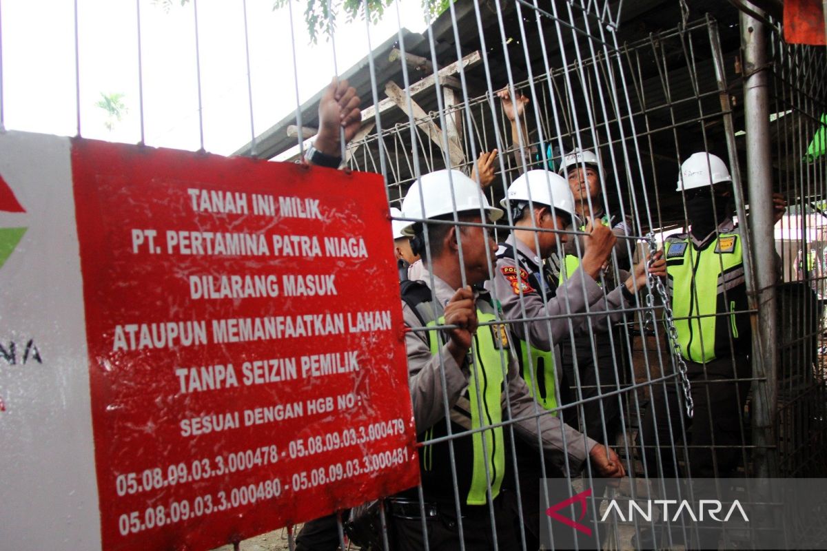 FOTO - Satu warga ditangkap saat eksekusi lahan Pertamina di Dumai