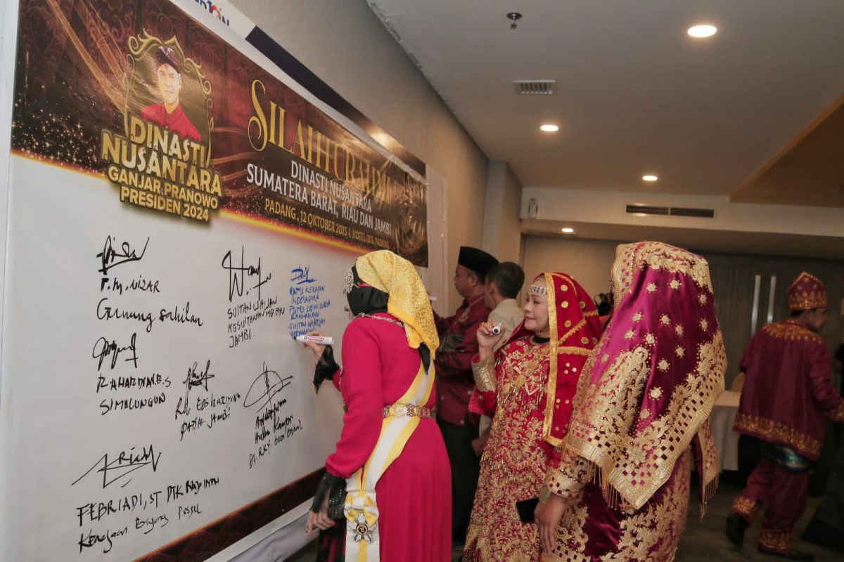 Raja-Sultan Se-Sumbar, Riau, Jambi dorong Ganjar kembangkan adat dan kebudayaan Indonesia