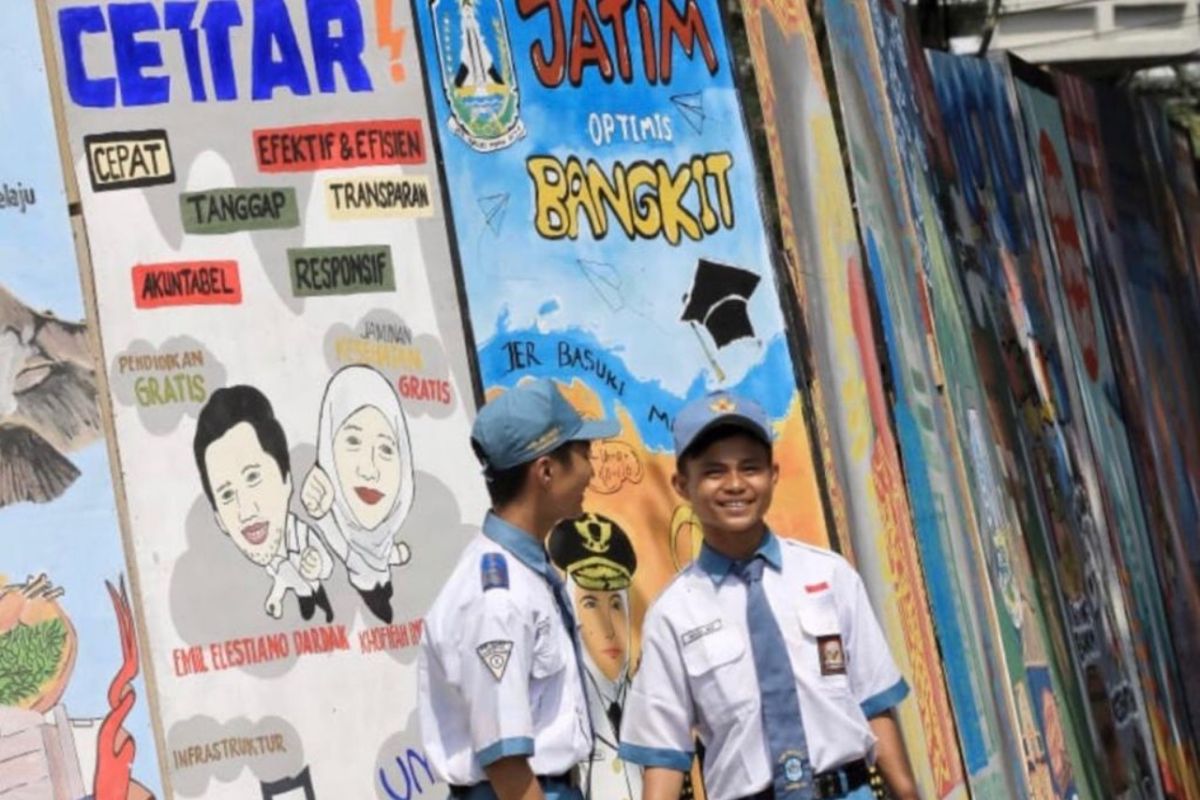 Gubernur Khofifah puji siswa SMA/SMK pecahkan MURI lewat mural